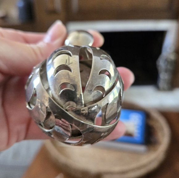 Vintage Silver Metal Earrings - Picture 6 of 7